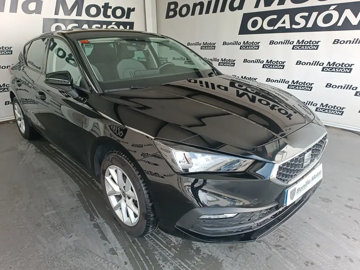 Usado Seat Leon Style 115 CV (84 kW) 2021 Negro Berlina