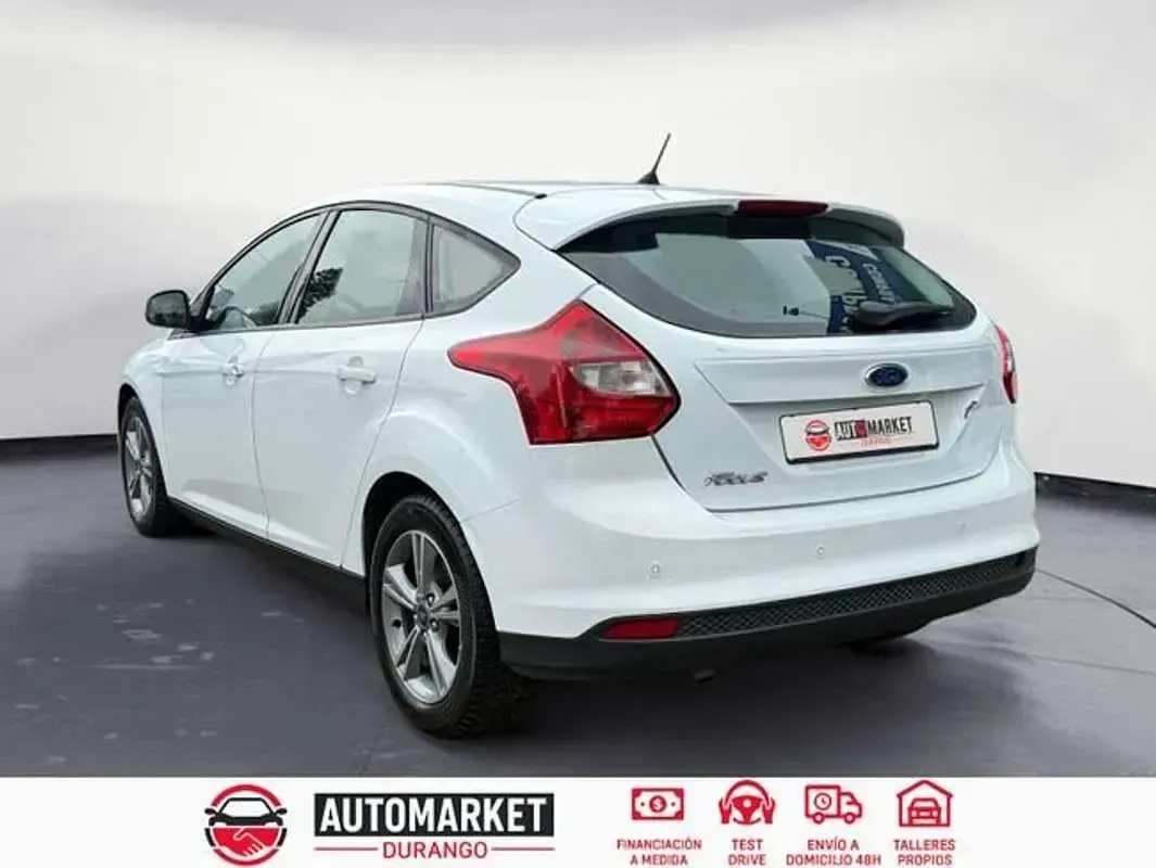 Usado Ford Focus Sport 114 CV (83 kW) 2014 Blanco Berlina