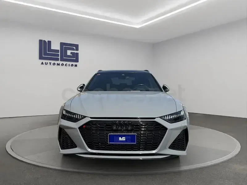 Usado Audi RS6 600 CV (441 kW) 2021 Gris / plata Familiar