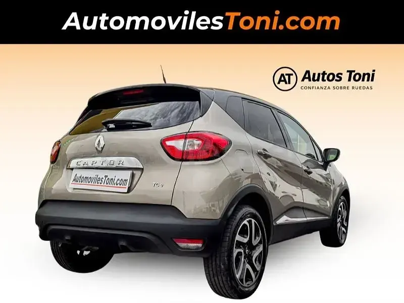 Usado Renault Captur Zen 120 CV (88 kW) 2016 Beige SUV