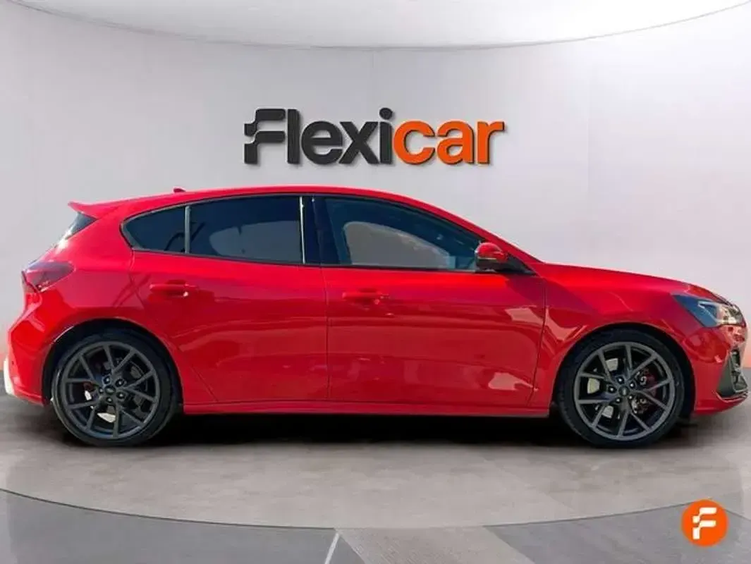 Usado Ford Focus ST 280 CV (205 kW) 2025 Rojo Utilitario