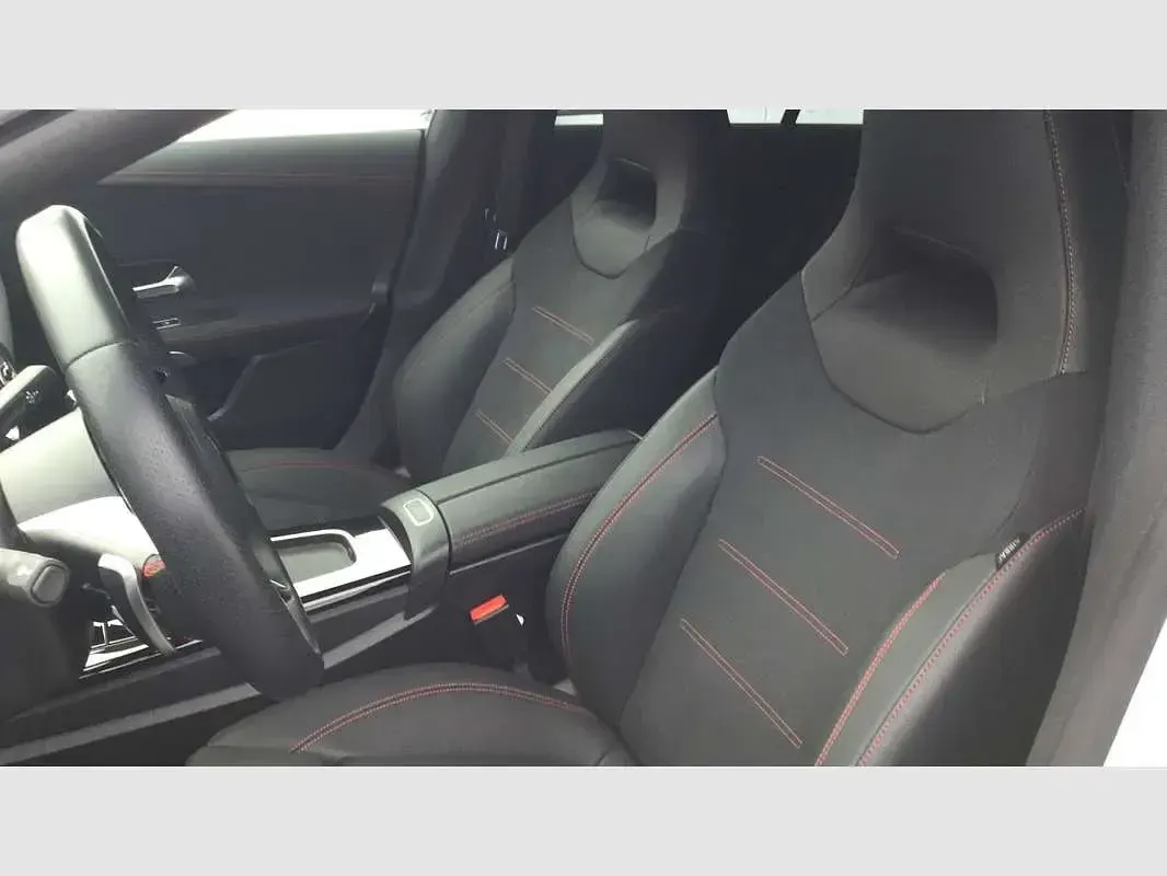 Usado Mercedes CLA250e 218 CV (160 kW) 2025 Blanco Coupe