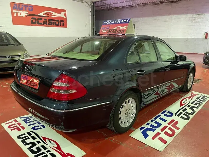Usado Mercedes E320 Avantgarde 224 CV (164 kW) 2005 Azul Berlina