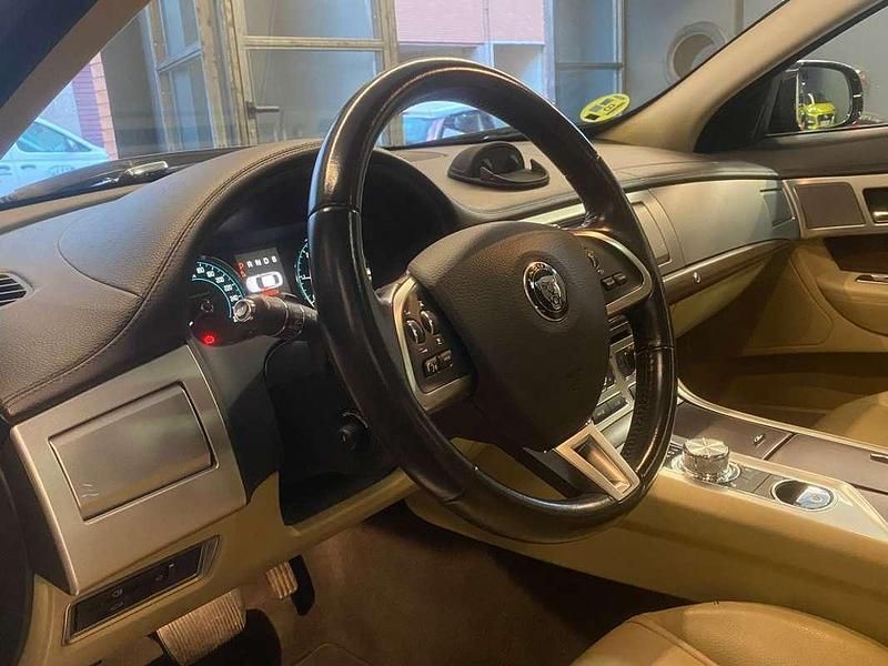 Usado Jaguar XF Sportbrake Premium Luxury 200 CV (147 kW) 2015 Negro Familiar