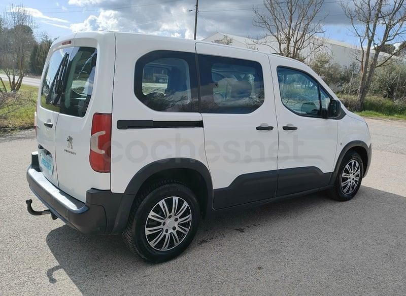 Usado Peugeot Rifter Active 131 CV (96 kW) 2021 Blanco Monovolumen