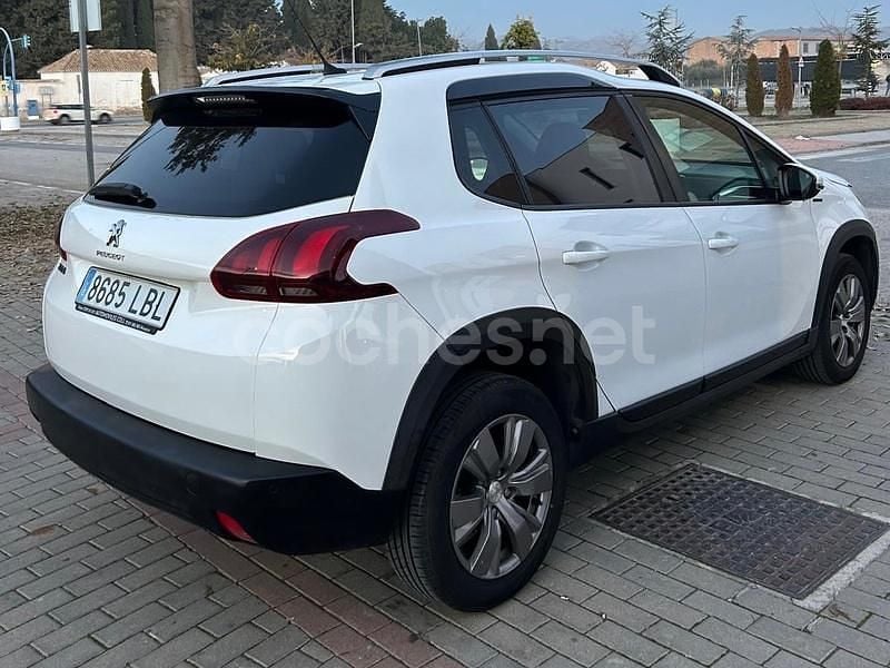 Usado Peugeot 2008 Signature Sky 100 CV (73 kW) 2019 Blanco SUV