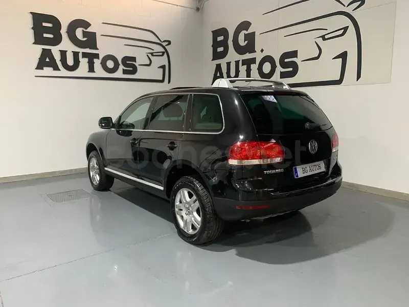 Usado VW Touareg 225 CV (165 kW) 2006 Negro SUV