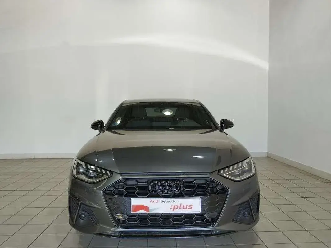Usado Audi A4 Ambiente 163 CV (119 kW) 2024 Gris / plata Berlina