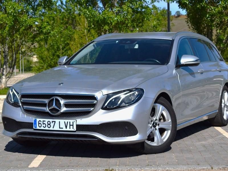 Usado Mercedes E220 194 CV (142 kW) 2018 Gris / plata Familiar