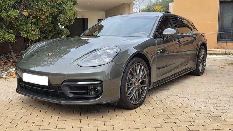 Begagnad Porsche Panamera 4 Platinum Edition 462 HK (339 kW) 2024 Grön Sedan