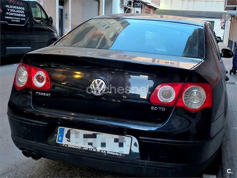 Usado VW Passat Advance 140 CV (102 kW) 2010 Negro Berlina