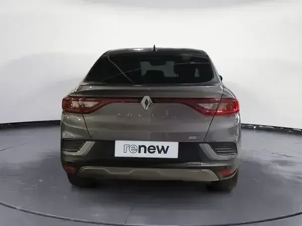 Usado Renault Arkana Zen 145 CV (106 kW) 2022 Gris SUV