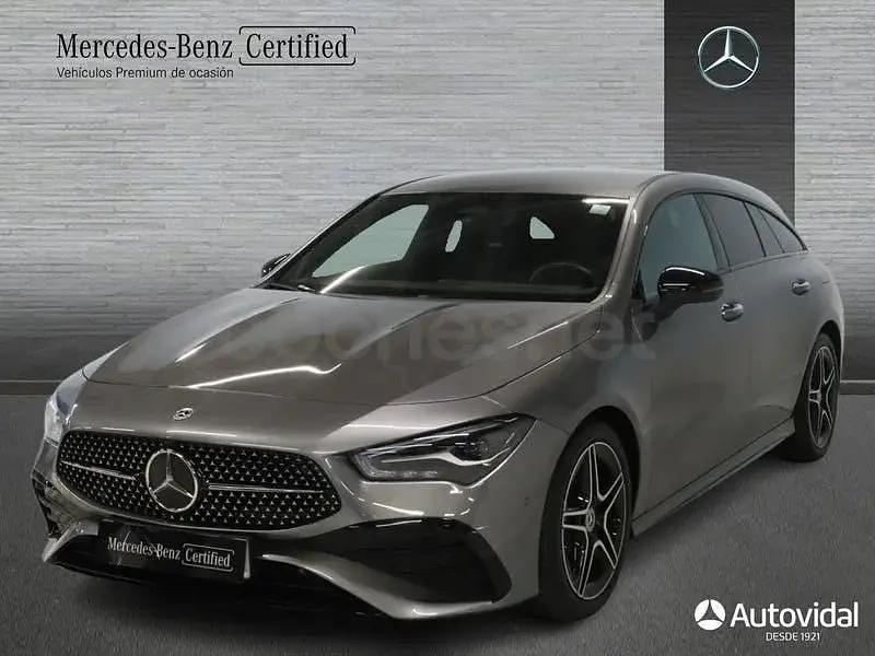 Usado Mercedes CLA200 150 CV (110 kW) 2025 Gris / plata Utilitario