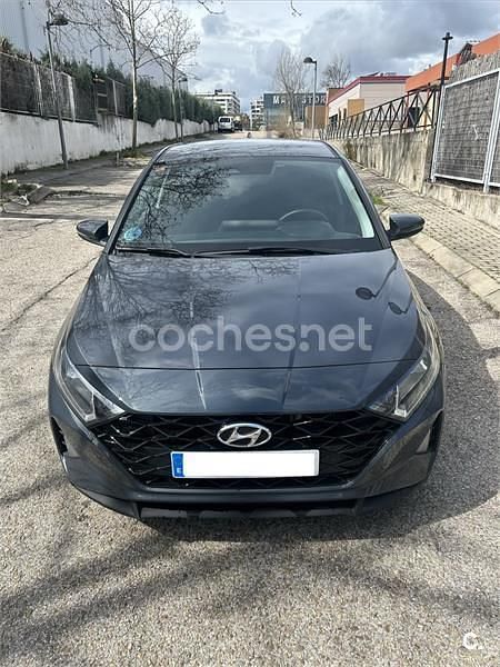 Usado Hyundai i20 100 CV (73 kW) 2022 Gris / plata Utilitario