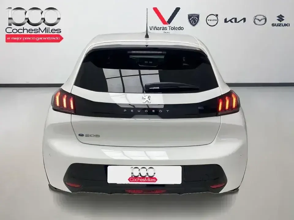 Usado Peugeot 208 Allure 100 kW (136 CV) 2023 Blanco Utilitario