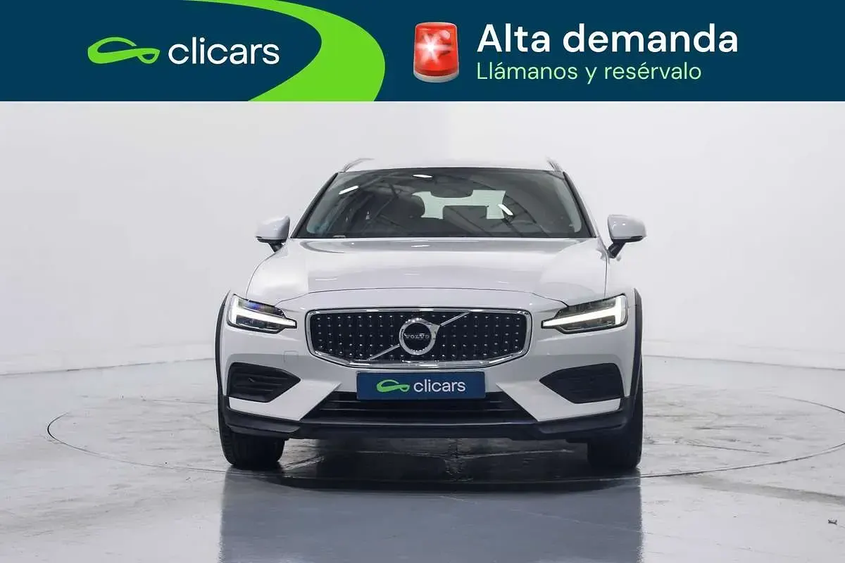 Usado Volvo V60 CC Core 197 CV (144 kW) 2022 Blanco Familiar