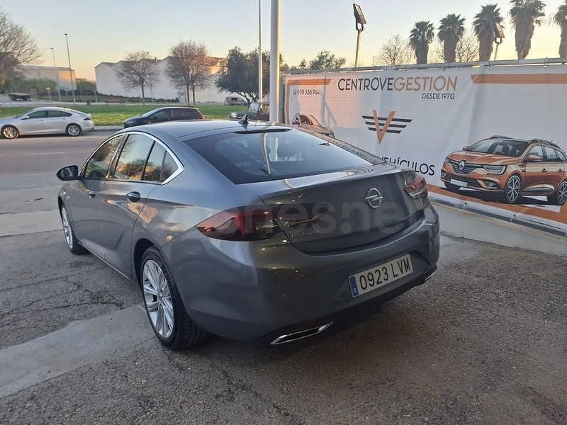 Usado Opel Insignia Business Elegance 170 CV (125 kW) 2021 Gris / plata Berlina
