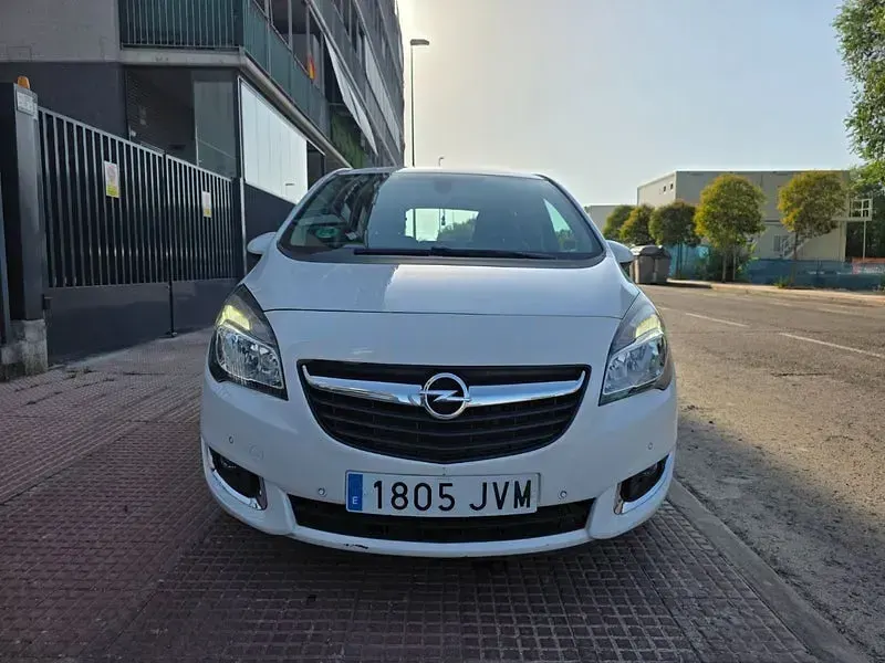 Usado Opel Meriva Excellence 140 CV (102 kW) 2016 Blanco Monovolumen