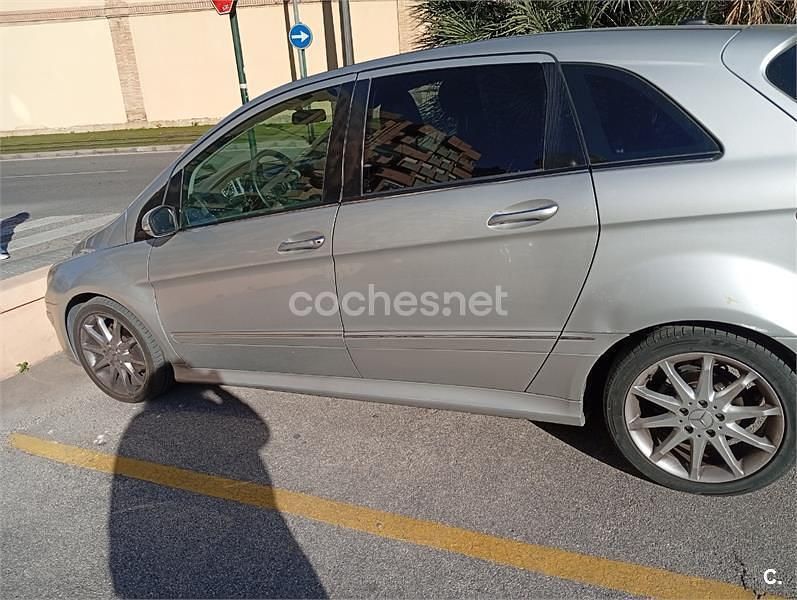Usado Mercedes B200 140 CV (102 kW) 2006 Gris / plata Monovolumen