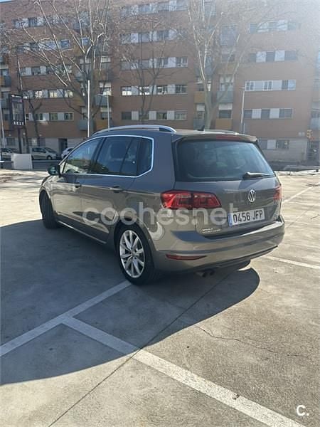 Usado VW Golf Sportsvan Sportline 150 CV (110 kW) 2015 Gris / plata Monovolumen