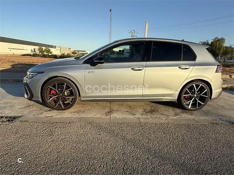 Usado VW Golf VIII GTI 265 CV (194 kW) 2025 Gris / plata Berlina
