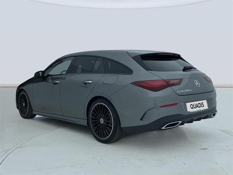 Usado Mercedes CLA200 Shooting Brake 150 CV (110 kW) 2025 Gris montaña Familiar