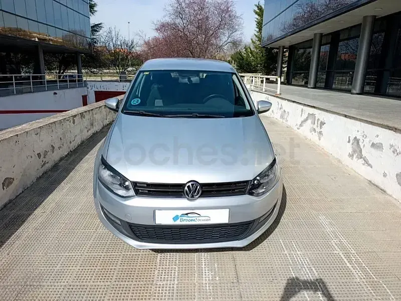 Usado VW Polo Advance 70 CV (51 kW) 2014 Gris / plata Berlina