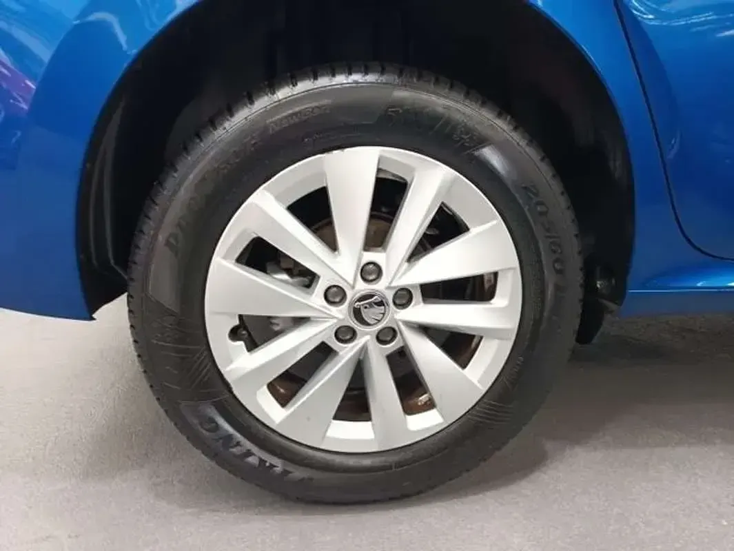 Usado Skoda Kamiq Ambition 95 CV (69 kW) 2024 Azul SUV
