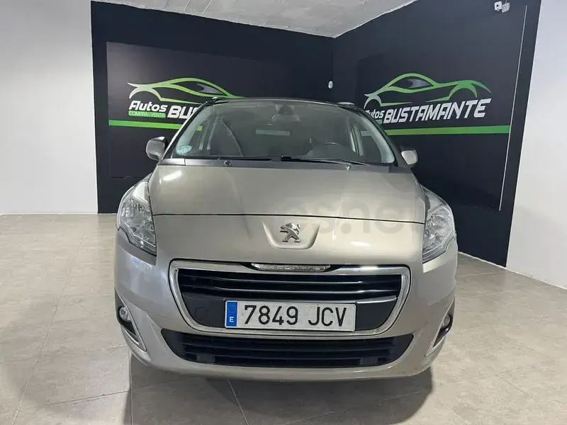 Usado Peugeot 5008 Access 120 CV (88 kW) 2015 Beige Monovolumen