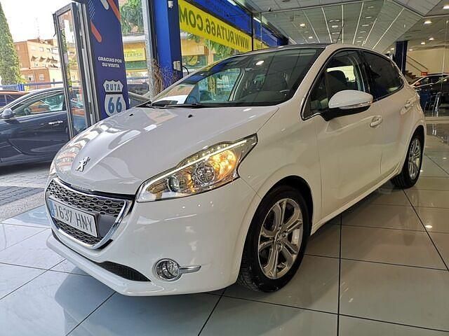 Usado Peugeot 208 Active 92 CV (67 kW) 2013 Blanco Utilitario