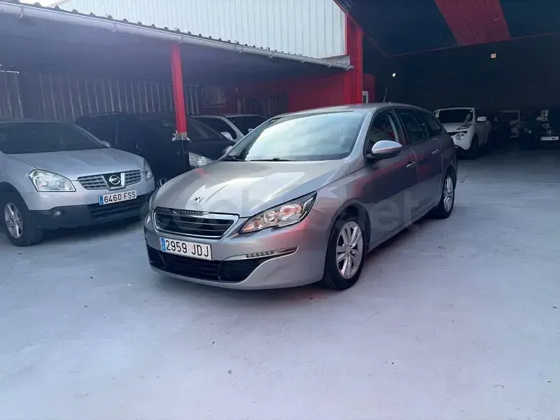 Usado Peugeot 308 SW Access 92 CV (67 kW) 2015 Gris / plata Familiar
