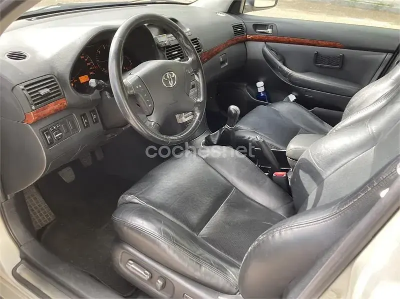 Usado Toyota Avensis Executive 116 CV (85 kW) 2005 Beige Berlina