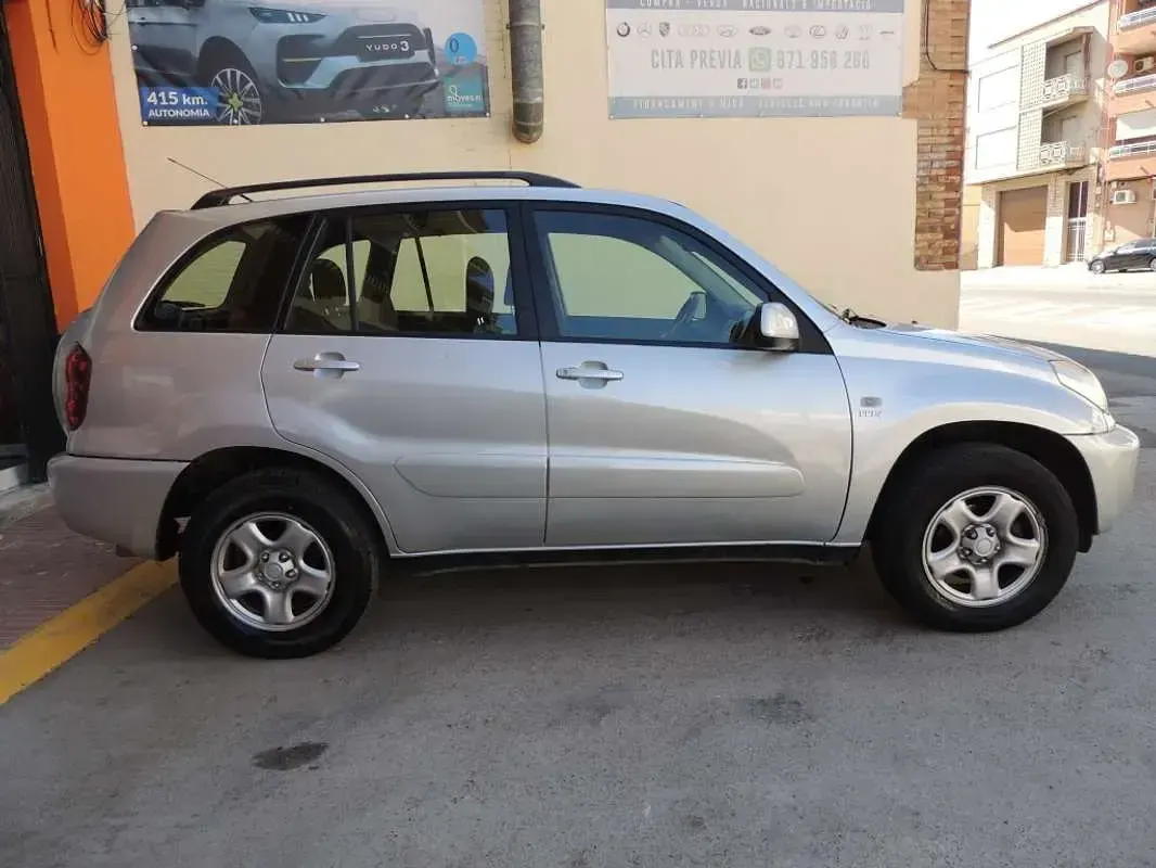 Usado Toyota RAV4 Luna 125 CV (91 kW) 2005 Plateado SUV