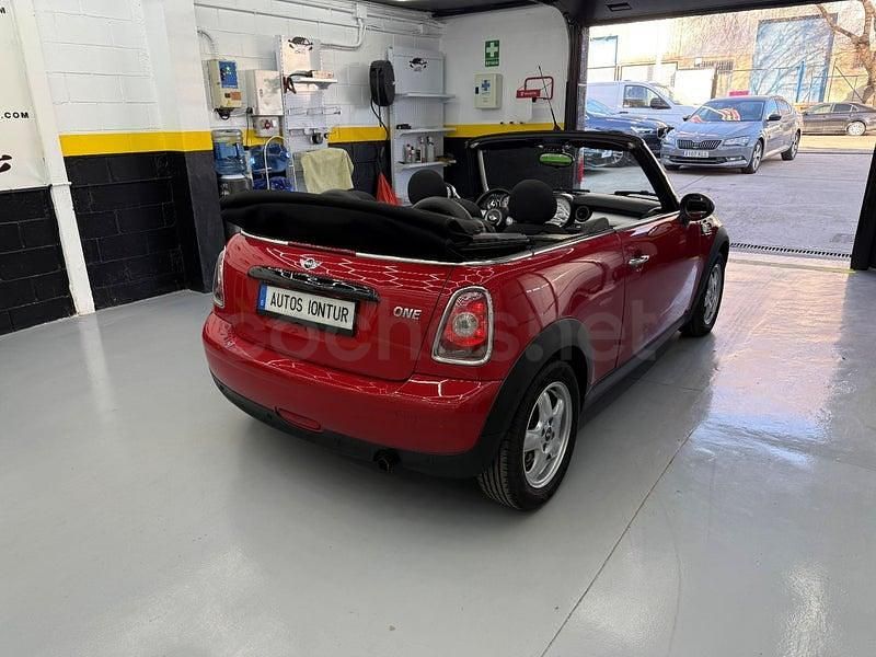Usado Mini One Cabriolet 98 CV (72 kW) 2010 Rojo Descapotable
