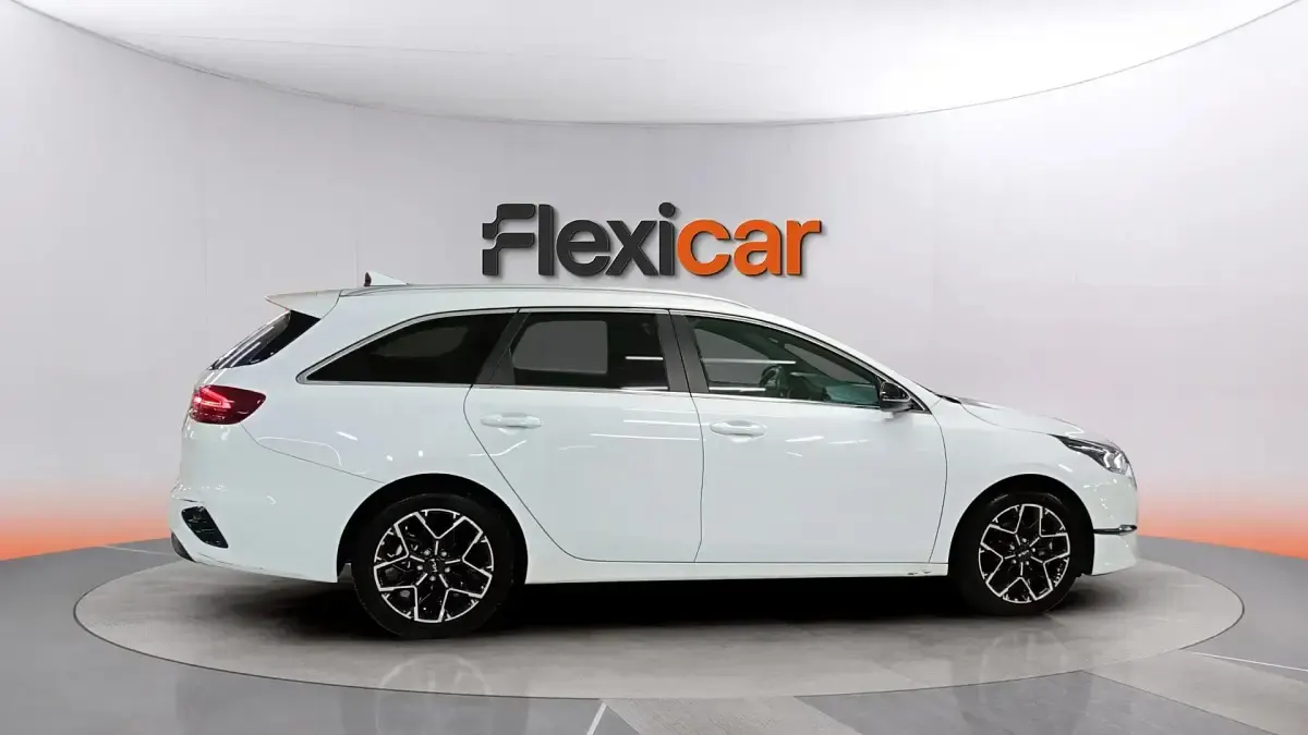 Usado Kia Ceed Style 101 HP (74 kW) 2025 Branco Citadino