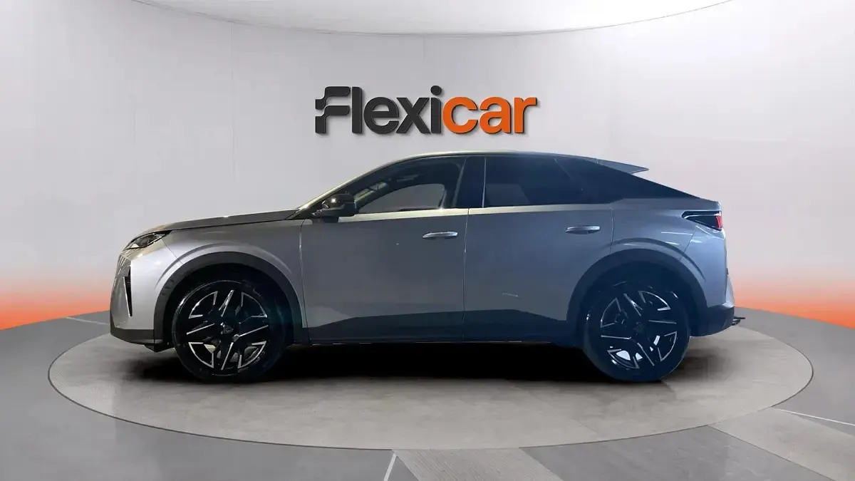 Usado Peugeot 3008 Allure 136 CV (100 kW) 2025 Gris SUV