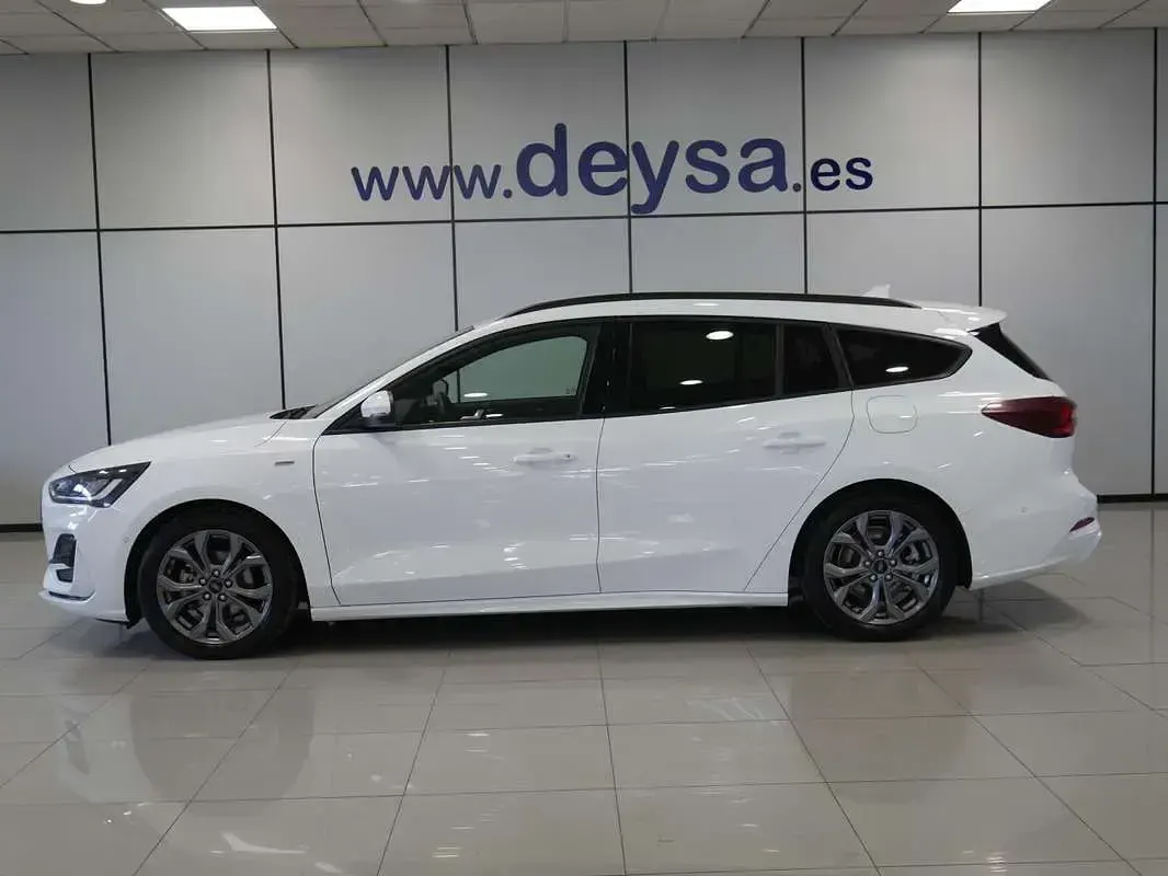 Używany Ford Focus ST-Line X 155 KM (114 kW) 2024 Biały Hatchback