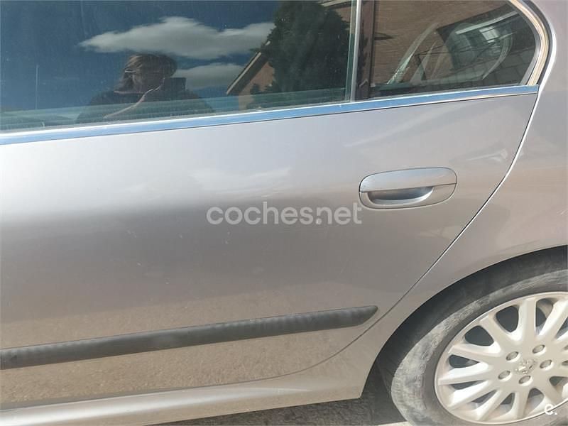 Usado Peugeot 607 160 CV (117 kW) 2001 Gris / plata Berlina