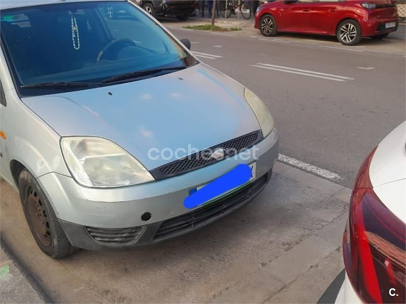Gris / plata Usado 2004 Ford Fiesta Utilitario | 1950 € (Super precio) - Imagen 1/4