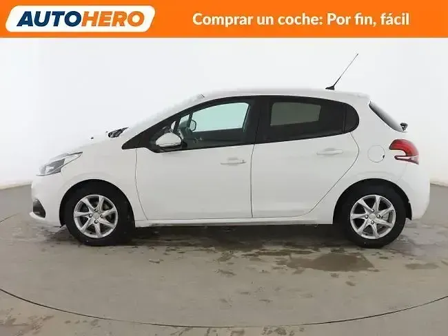 Usado Peugeot 208 Active 75 CV (55 kW) 2015 Blanco Utilitario