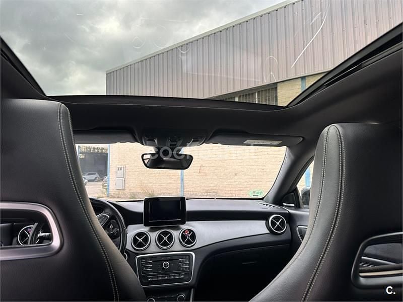 Usado Mercedes CLA220 Shooting Brake AMG line 177 CV (130 kW) 2015 Blanco Familiar