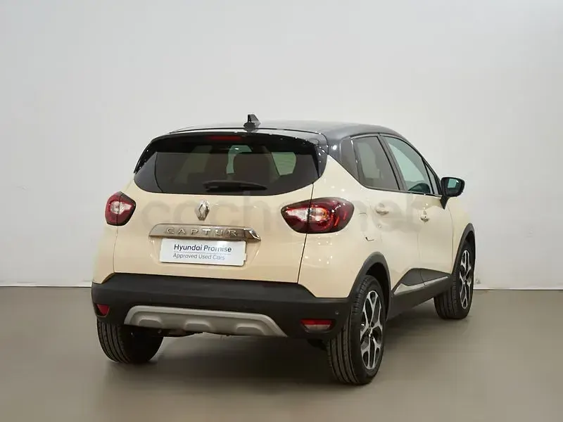 Usado Renault Captur Zen 130 CV (95 kW) 2019 Beige SUV