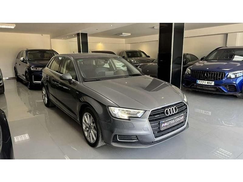 Usado Audi A3 Sportback Design 110 CV (80 kW) 2017 Gris Utilitario