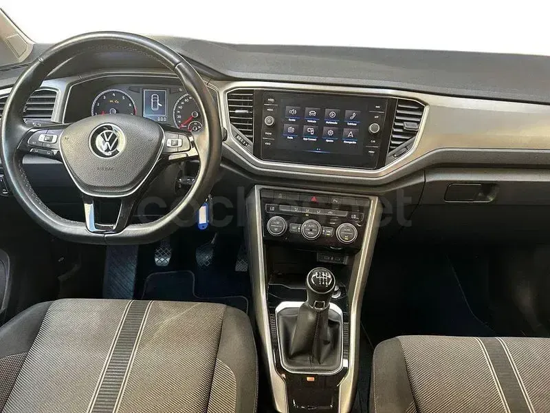 Usado VW T-Roc Advance 110 CV (80 kW) 2022 Gris / plata SUV