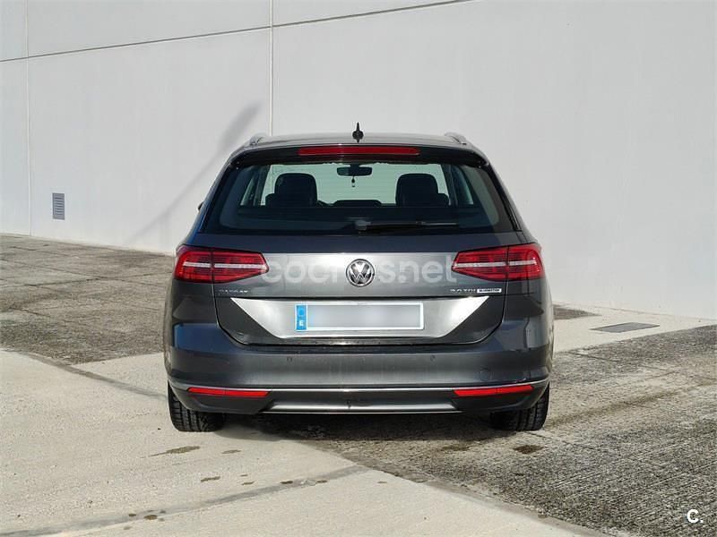 Usado VW Passat Sportline 150 CV (110 kW) 2015 Gris / plata Familiar