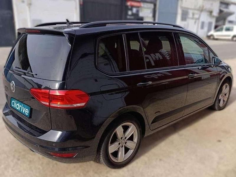 Usado VW Touran Sport 116 CV (85 kW) 2018 Negro Monovolumen