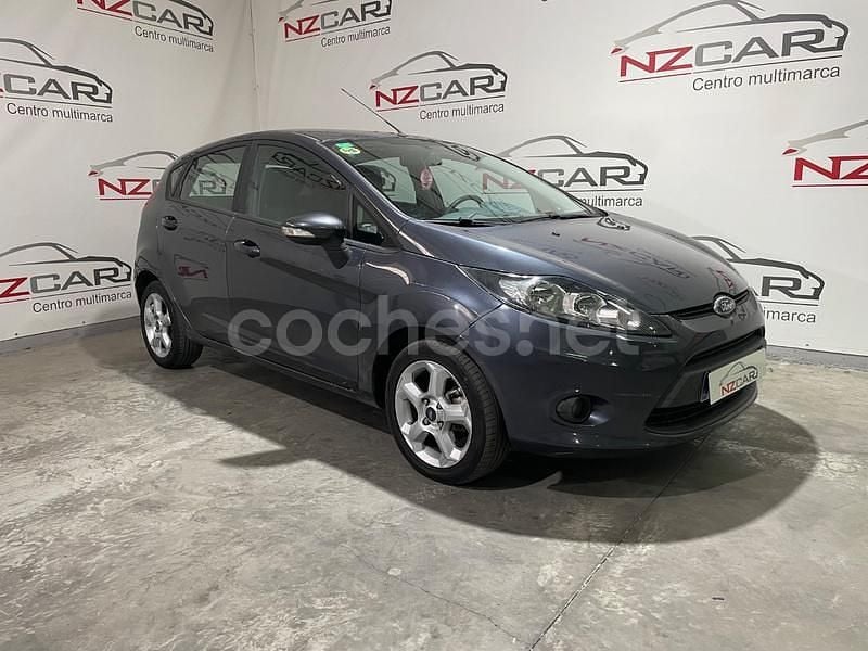 Gris / plata Usado 2009 Ford Fiesta Trend Utilitario | 5999 € (Precio justo) - Imagen 1/4
