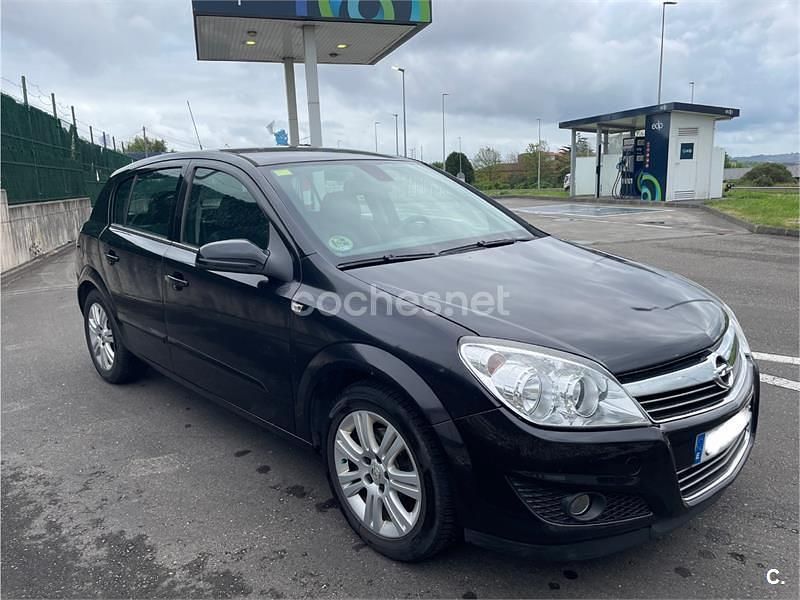 Usado Opel Astra Edition 110 CV (80 kW) 2009 Negro Berlina