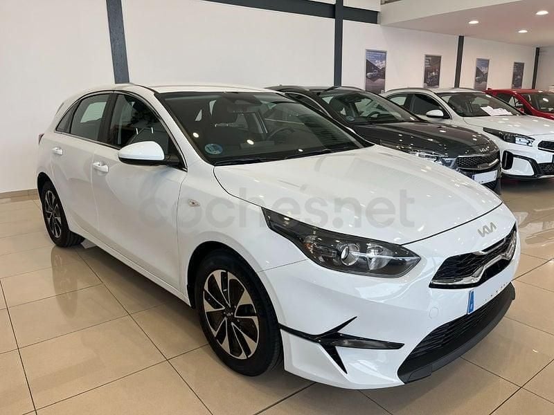 Usado Kia Ceed 100 CV (73 kW) 2025 Blanco Utilitario
