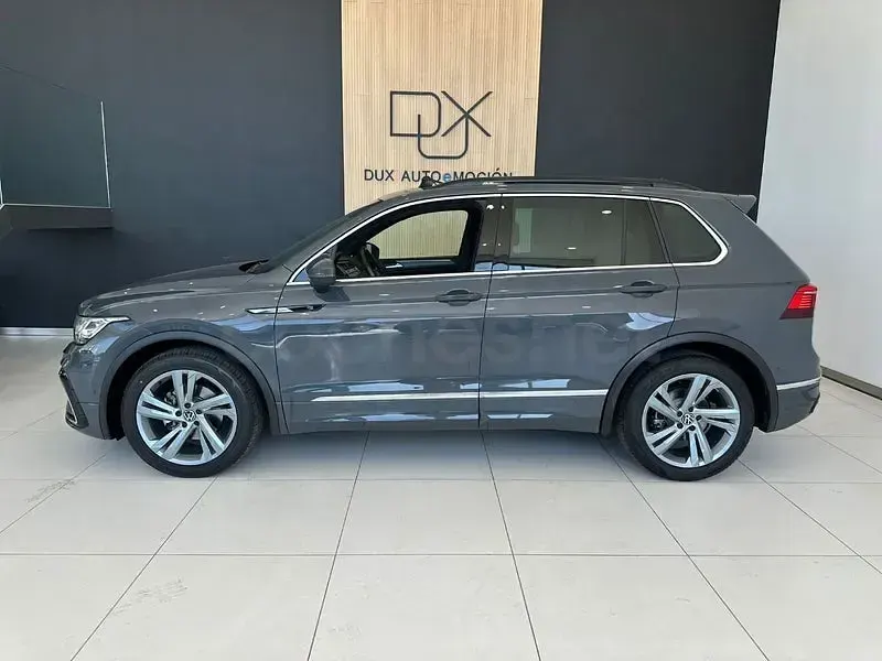 Usado VW Tiguan R-line 150 CV (110 kW) 2022 Gris / plata SUV